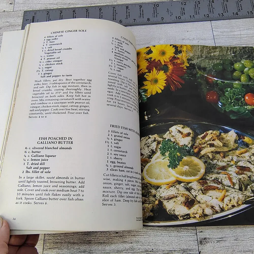 Fish and Seafood Cookbook‎ Patricia Hansen 1979 Ideals Softcover